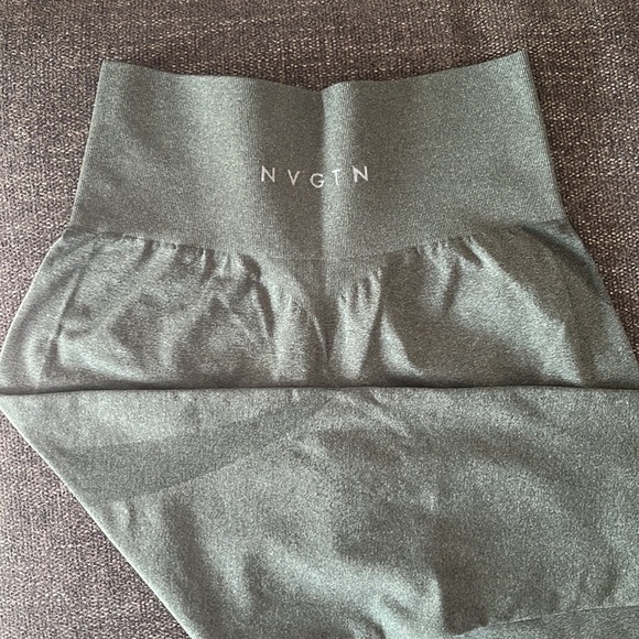 NVGTN Contour Seamless Leggings in Forest Green - Picture 2 of 4